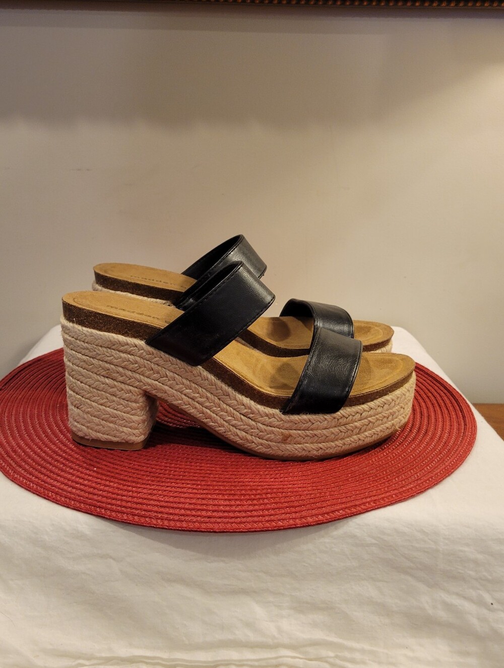 NWOT~ MADDEN GIRL PLATFORM SANDAL
